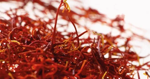 تصویر 3 از زعفران اصل قائنات با عطر و رنگ اصیل ایده‌ آل برای انواع غذا ها و نوشیدنی‌ ها